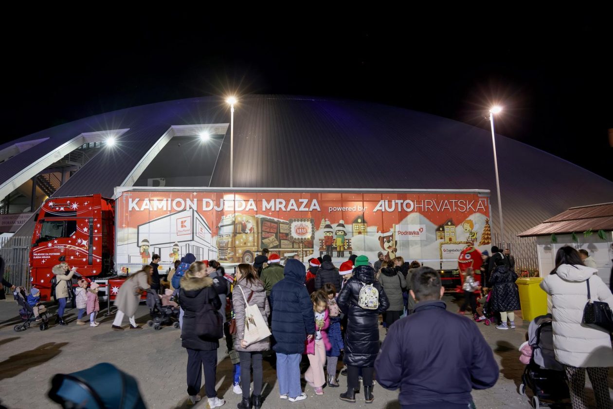 Kamion Djeda Mraza na Višnjiku