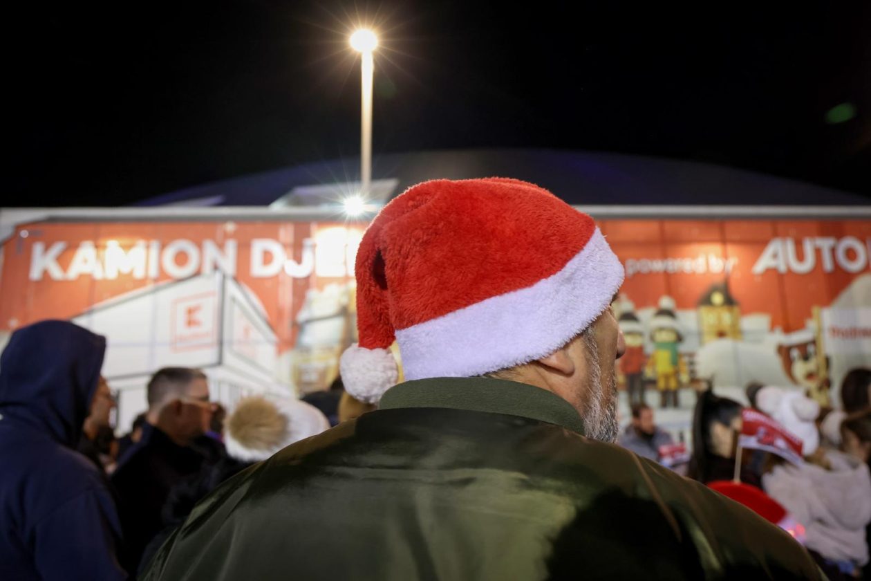 Kamion Djeda Mraza na Višnjiku