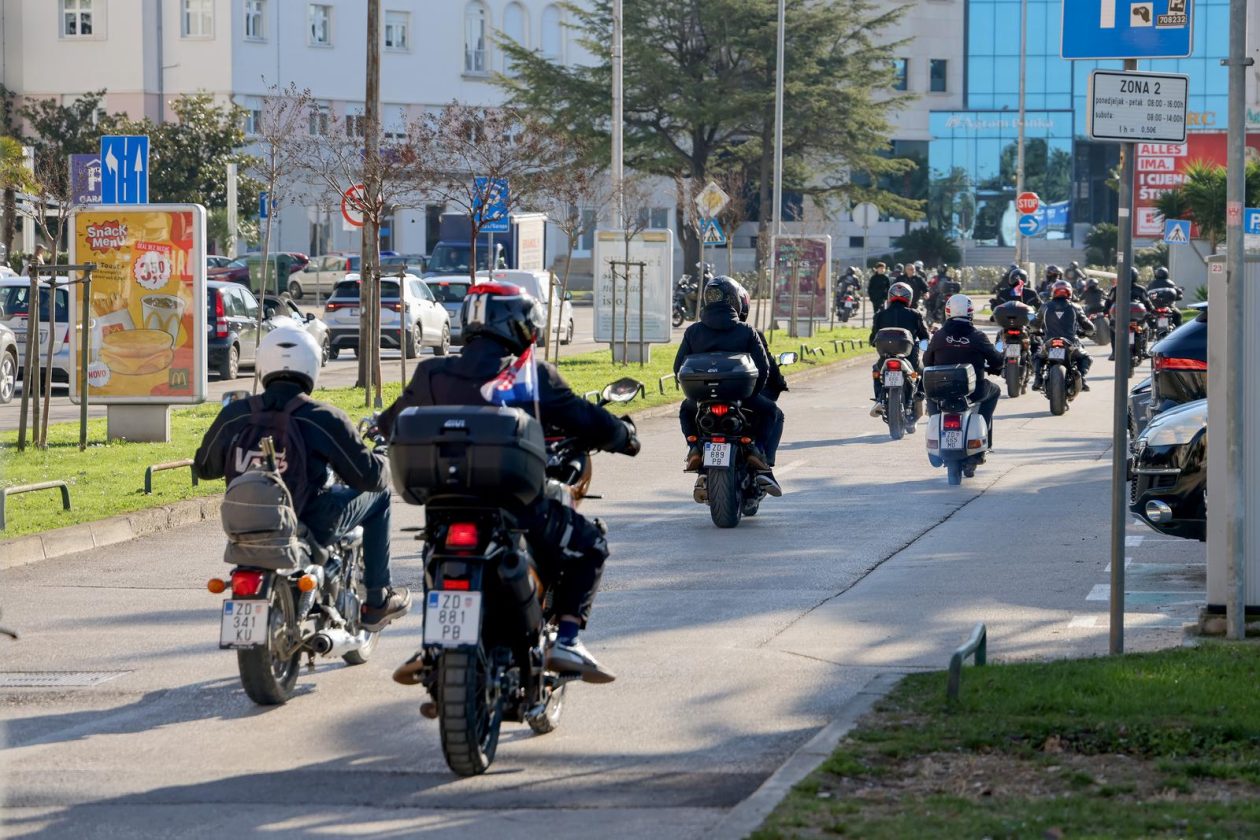 Zadar: Moto defile Zadar – Maslenički most koji je održan povodom obilježavanja 33. obljetnice VRO Maslenica Zadar: Moto defile Zadar – Maslenički most koji je održan povodom obilježavanja 33. obljetnice VRO Maslenica
