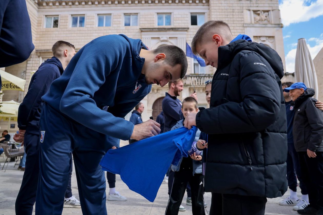 Narodni trg: Druženje rukometnih reprezentativaca s građanima