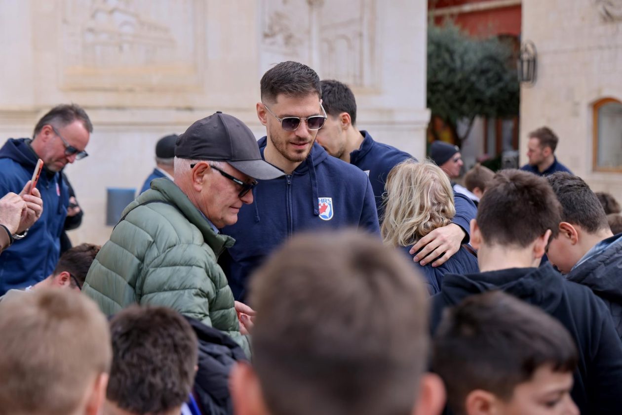 Narodni trg: Druženje rukometnih reprezentativaca s građanima