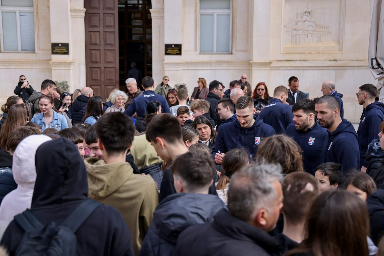 Narodni trg: Druženje rukometnih reprezentativaca s građanima