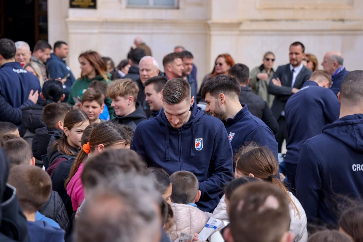 Narodni trg: Druženje rukometnih reprezentativaca s građanima