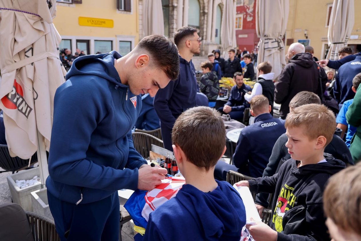 Narodni trg: Druženje rukometnih reprezentativaca s građanima