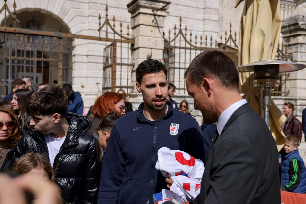 Narodni trg: Druženje rukometnih reprezentativaca s građanima