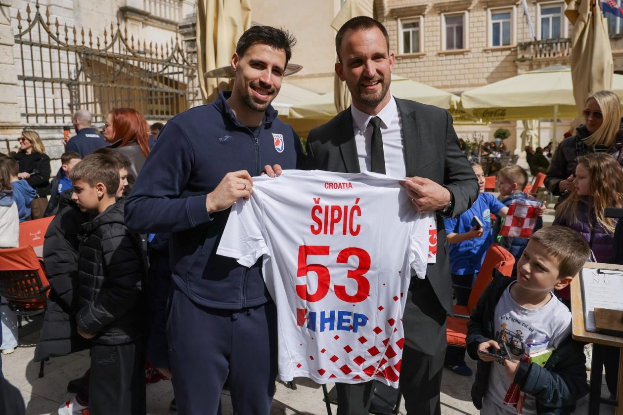 Narodni trg: Druženje rukometnih reprezentativaca s građanima
