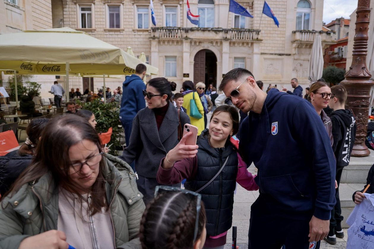 Narodni trg: Druženje rukometnih reprezentativaca s građanima