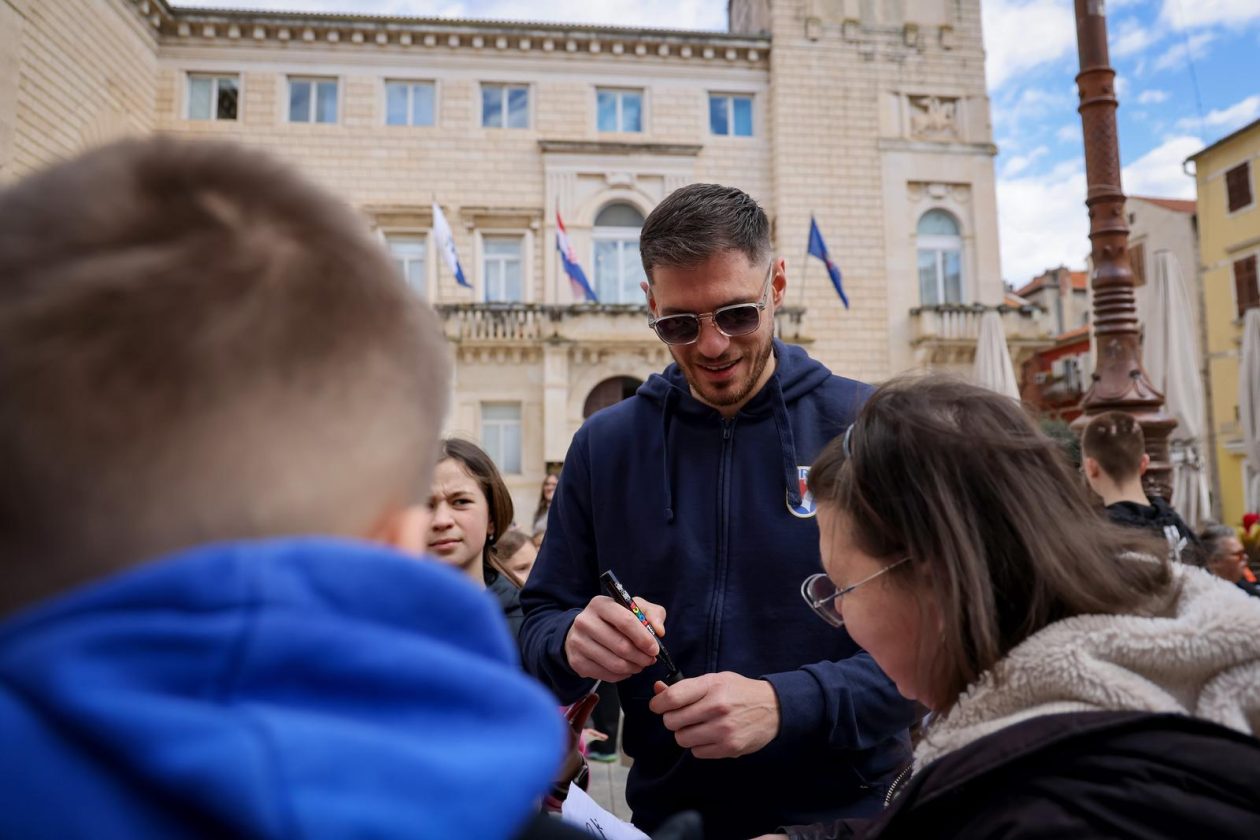 Narodni trg: Druženje rukometnih reprezentativaca s građanima