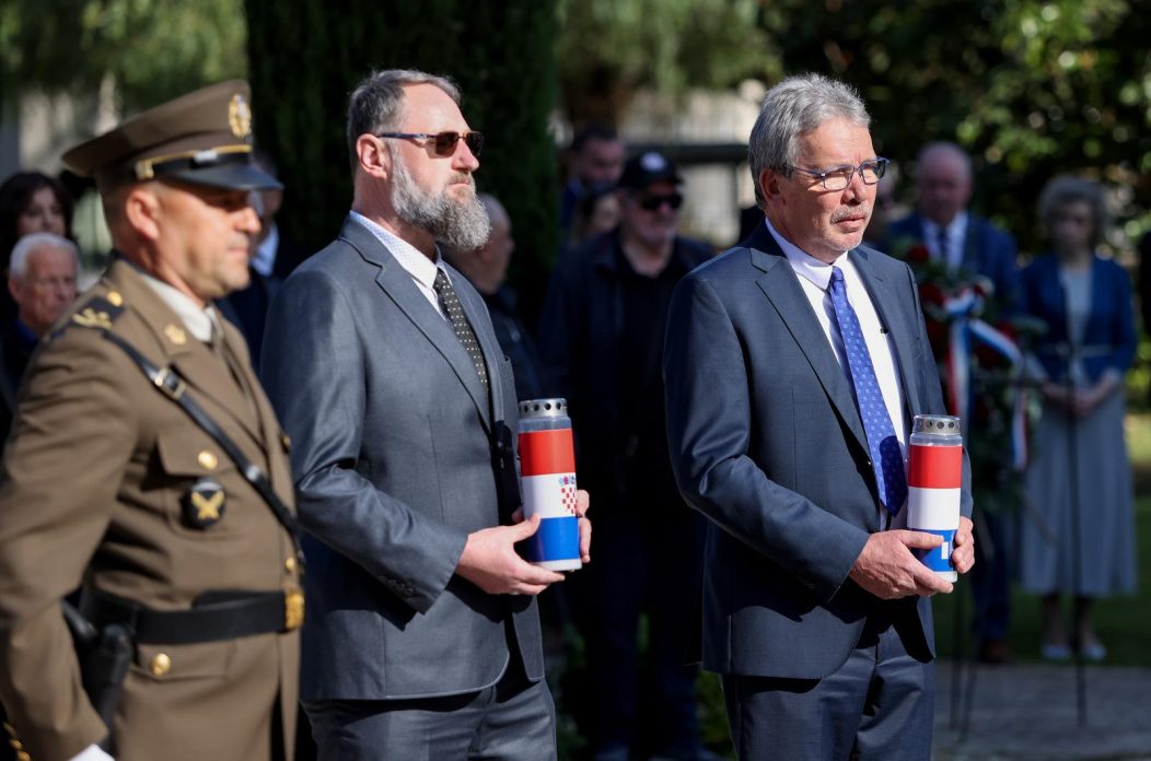 Zadar: Odavanje počasti kod središnjeg križa na Gradskom groblju