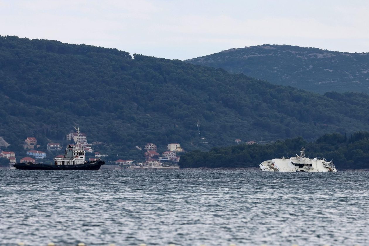 Zadar: Katamaran “Melita” s kojeg su noćas evakuirani putnici pluta u zadarskom kanalu