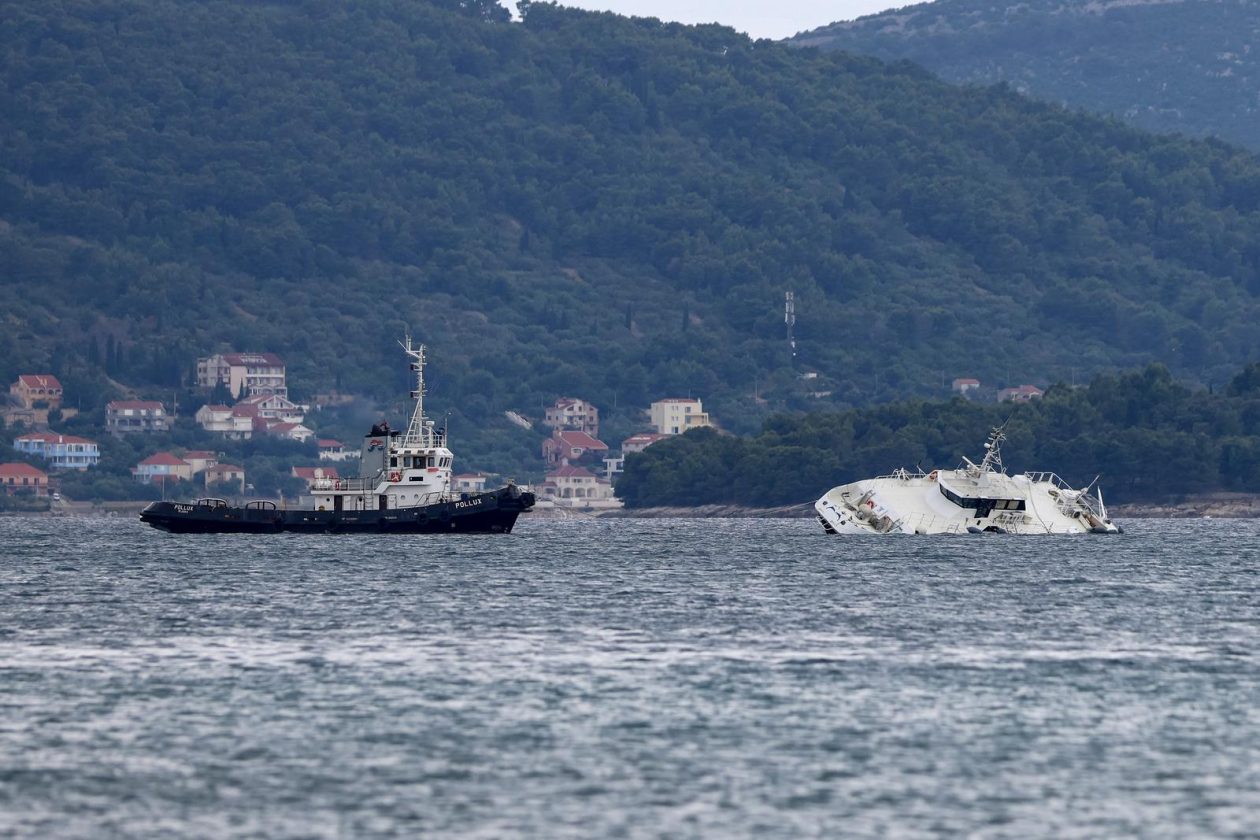 Zadar: Katamaran “Melita” s kojeg su noćas evakuirani putnici pluta u zadarskom kanalu