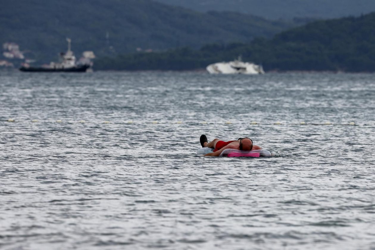 Zadar: Katamaran “Melita” s kojeg su noćas evakuirani putnici pluta u zadarskom kanalu