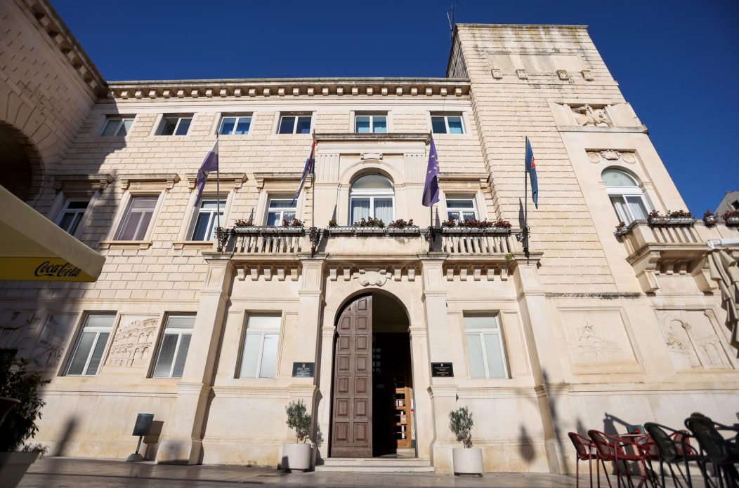 Most gradska uprava i Narodni trg ilustracija Most gradska uprava i Narodni trg ilustracija