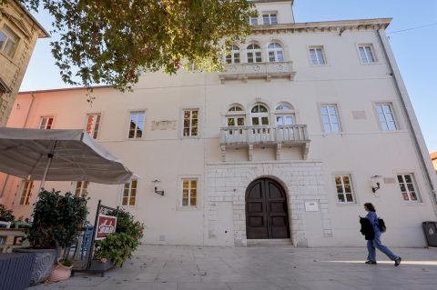 Grad Zadar ilustracija Foša Kneževa palača Providruova palača i Kalelarga