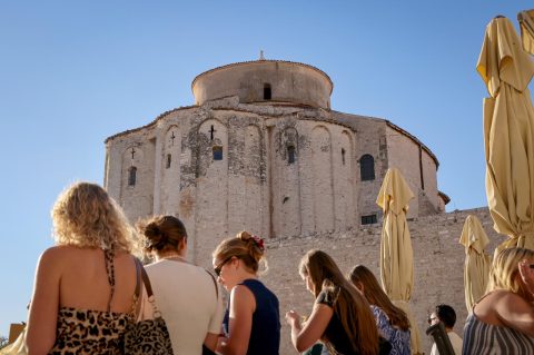 Grad Zadar ilustracija Foša Kneževa palača Providruova palača i Kalelarga