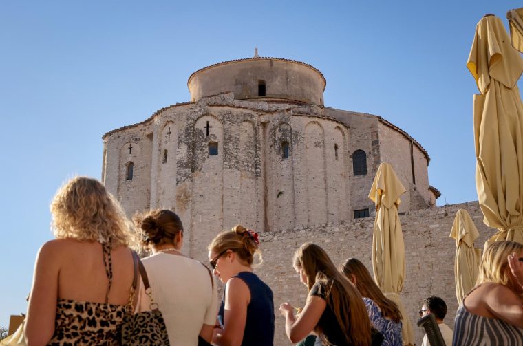Grad Zadar ilustracija Foša Kneževa palača Providruova palača i Kalelarga