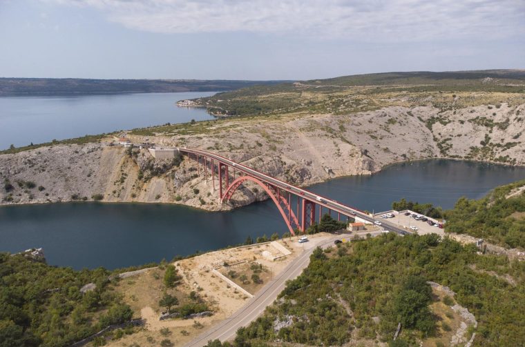 Pogled iz zraka na Stari Maslenički most