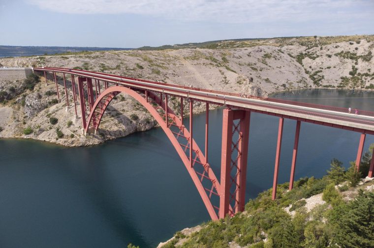 Pogled iz zraka na Stari Maslenički most