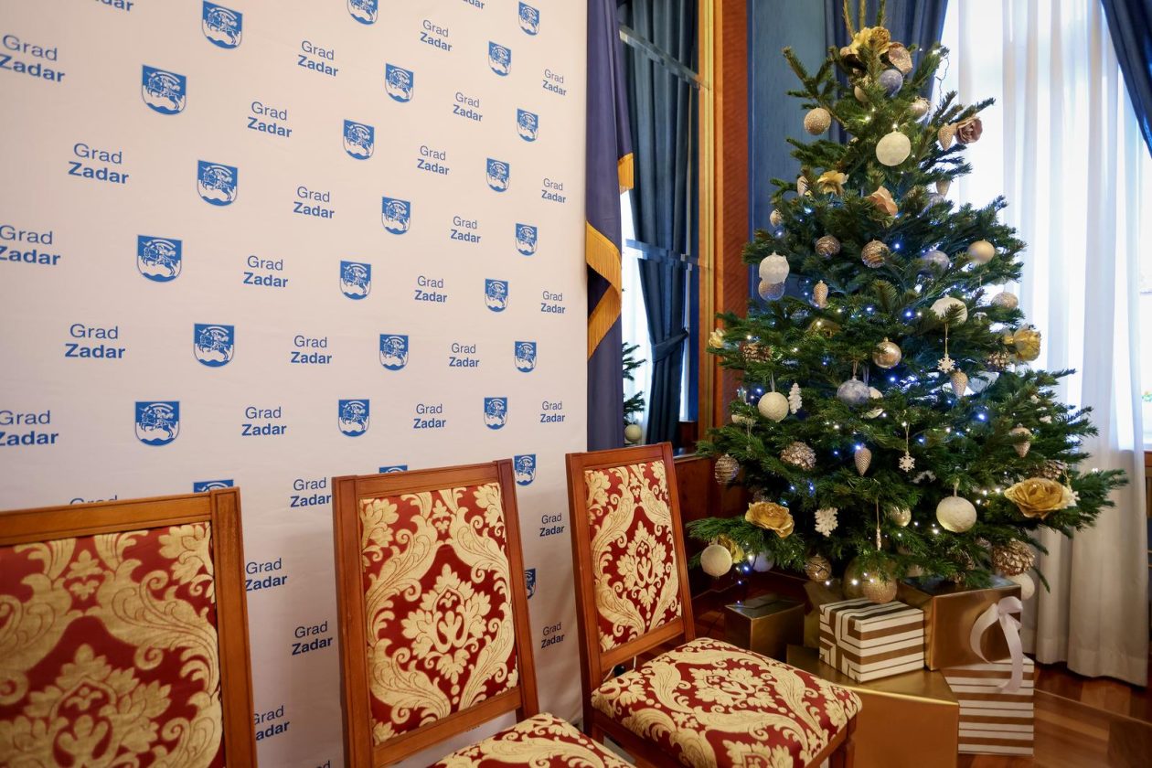 Predbožićno druženje s gradonačelnikom i pročelnicima Grada Zadra