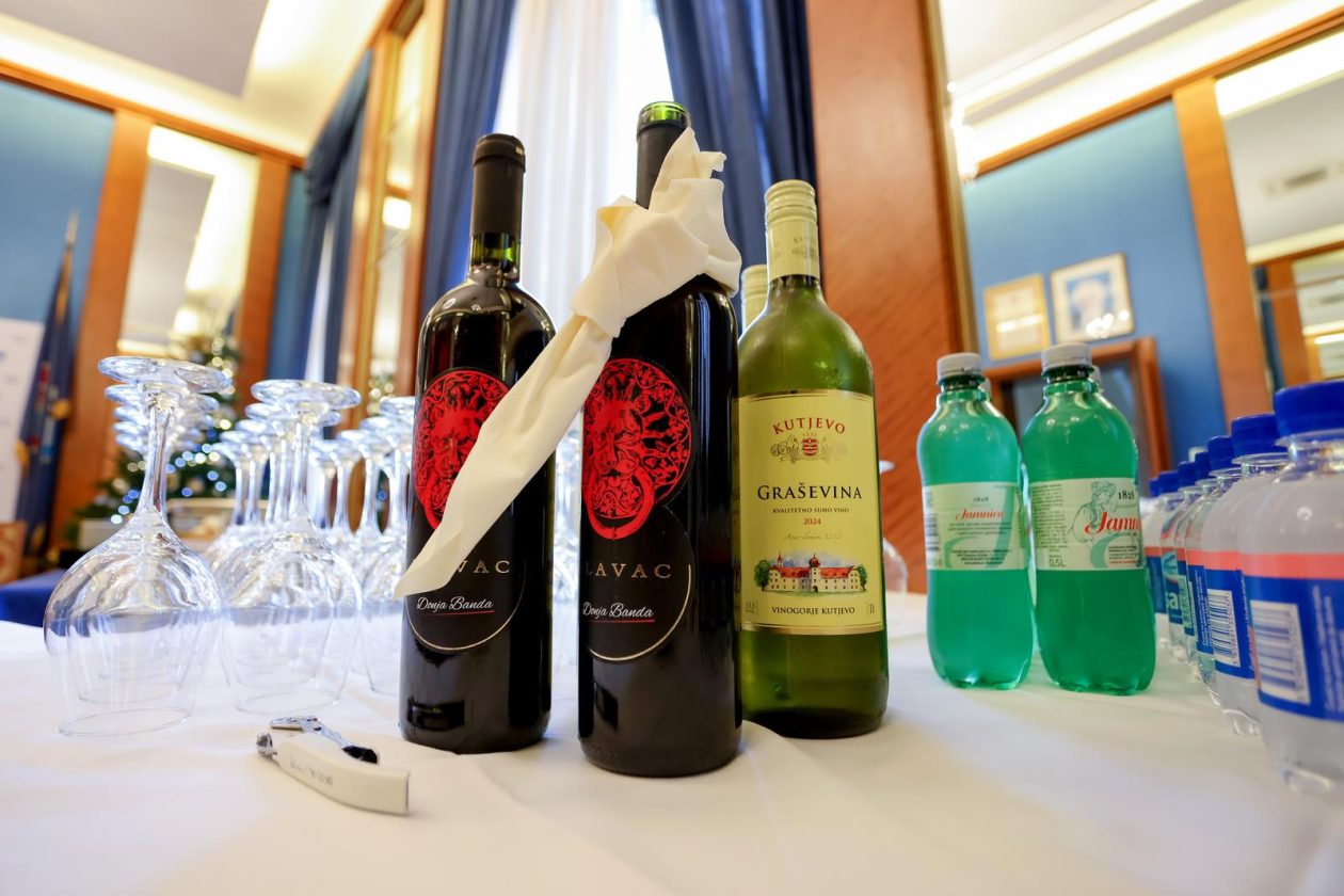 Predbožićno druženje s gradonačelnikom i pročelnicima Grada Zadra