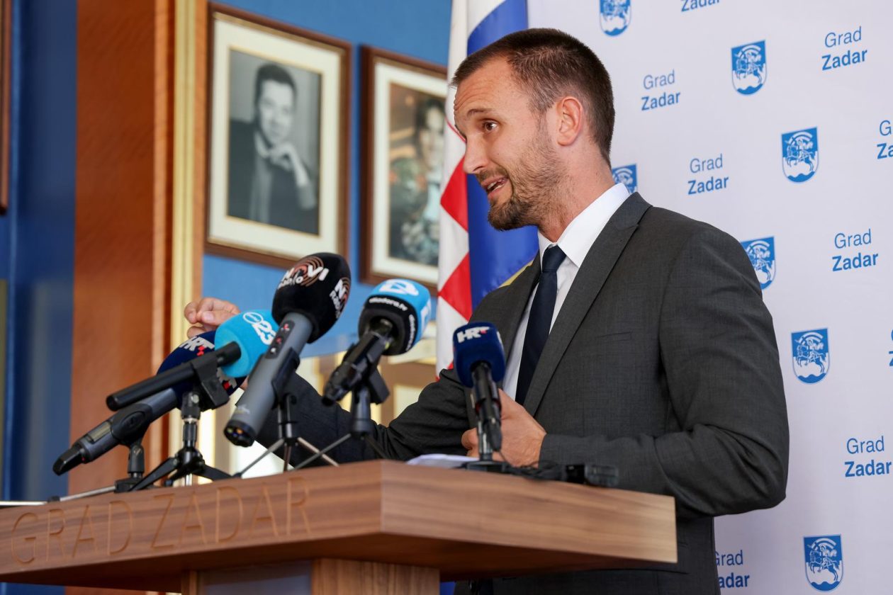 Zadar: Šime Erlić predstavio smjernice za zapošljavanje u gradskim ustanovama Zadar: Šime Erlić predstavio smjernice za zapošljavanje u gradskim ustanovama