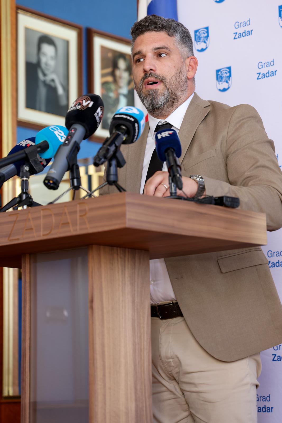 Zadar: Šime Erlić predstavio smjernice za zapošljavanje u gradskim ustanovama Zadar: Šime Erlić predstavio smjernice za zapošljavanje u gradskim ustanovama