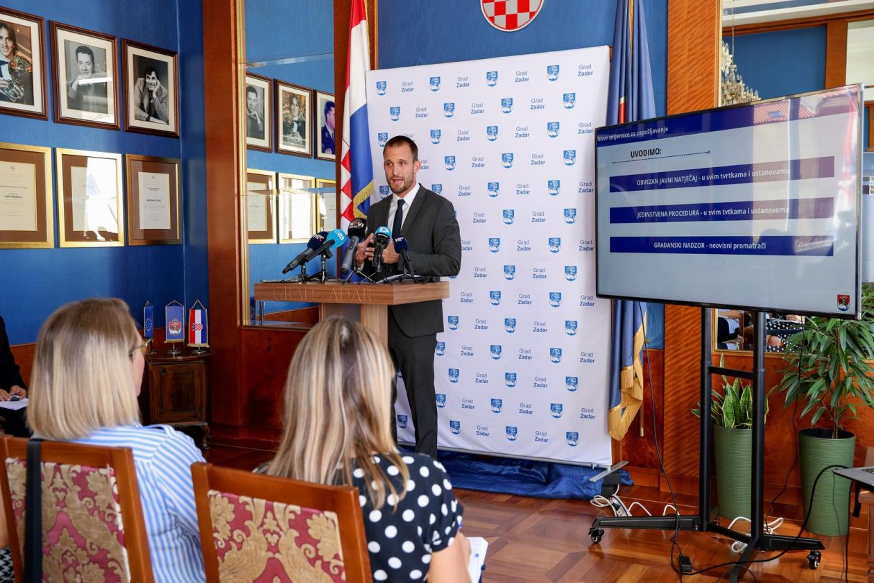 Zadar: Šime Erlić predstavio smjernice za zapošljavanje u gradskim ustanovama Zadar: Šime Erlić predstavio smjernice za zapošljavanje u gradskim ustanovama