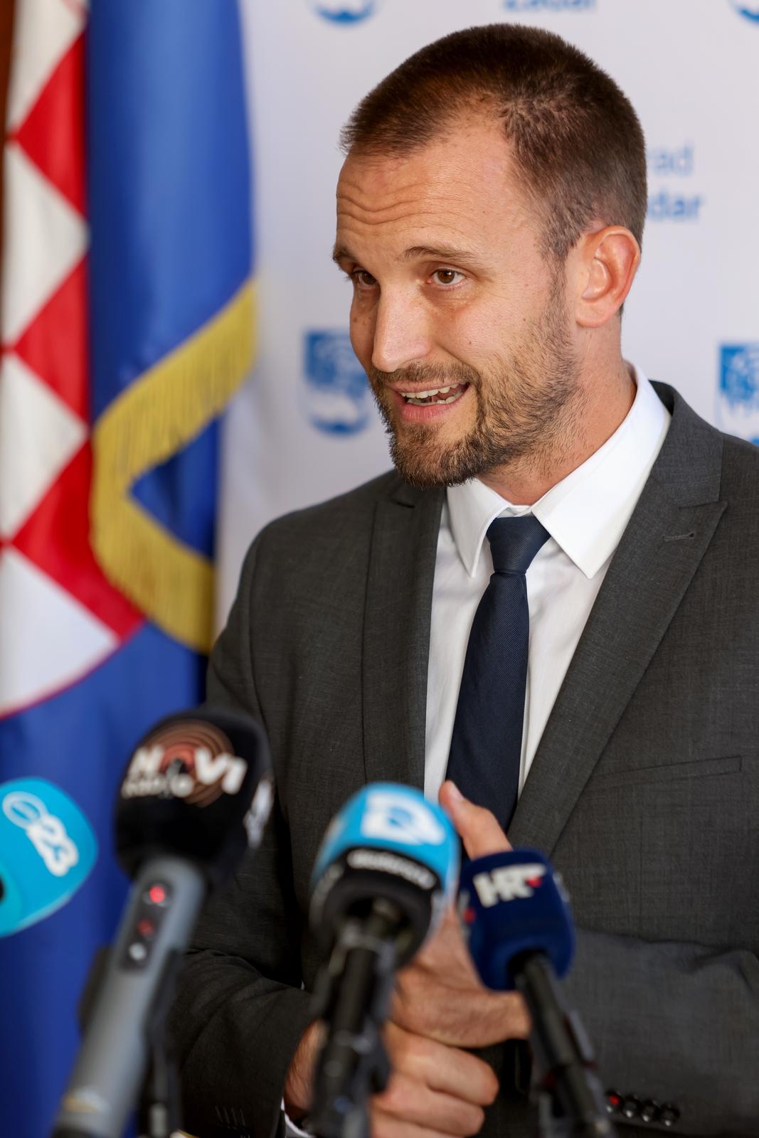 Zadar: Šime Erlić predstavio smjernice za zapošljavanje u gradskim ustanovama Zadar: Šime Erlić predstavio smjernice za zapošljavanje u gradskim ustanovama