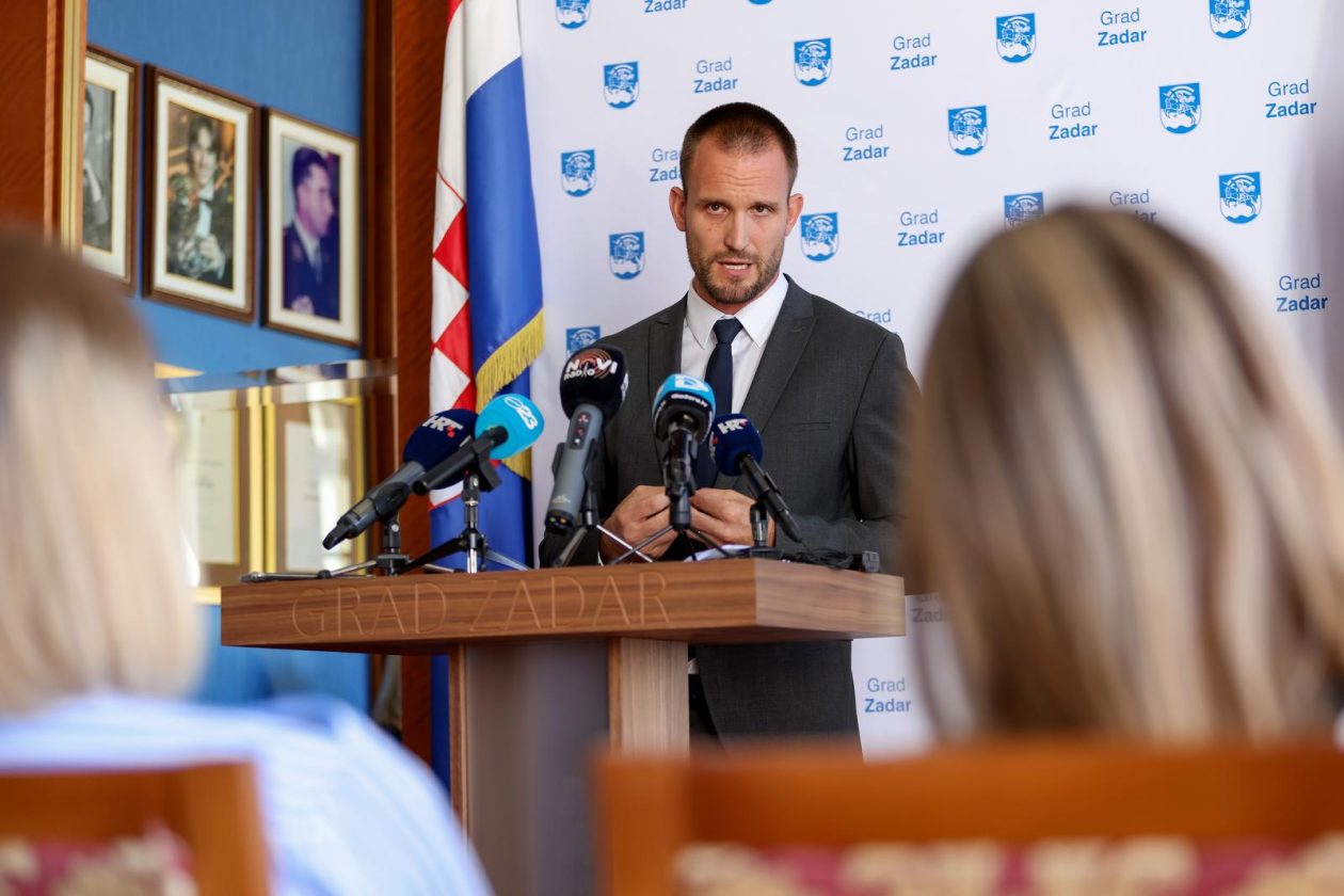 Zadar: Šime Erlić predstavio smjernice za zapošljavanje u gradskim ustanovama Zadar: Šime Erlić predstavio smjernice za zapošljavanje u gradskim ustanovama