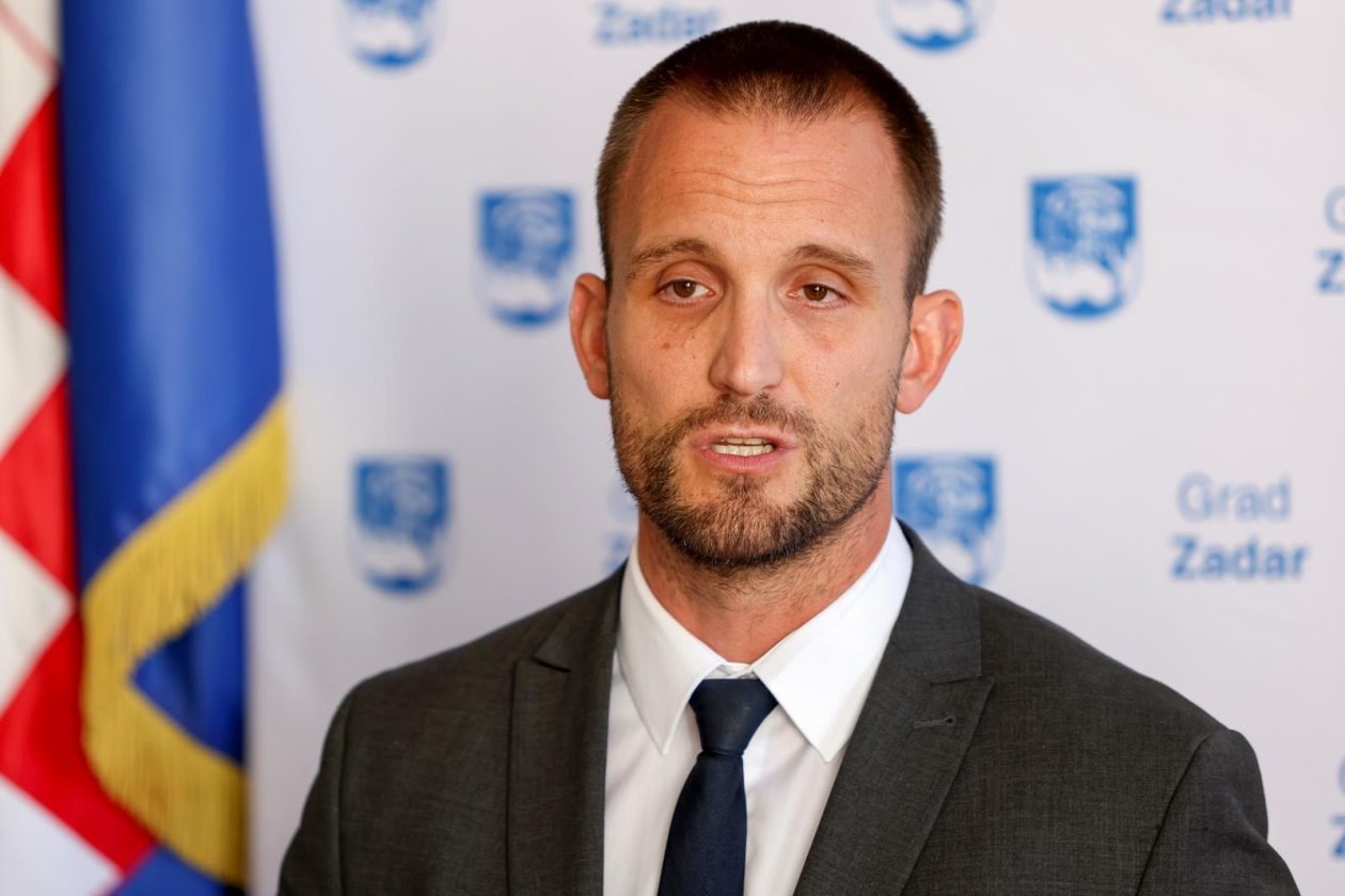 Šime Erlić predstavio smjernice za zapošljavanje u gradskim ustanovama Šime Erlić predstavio smjernice za zapošljavanje u gradskim ustanovama