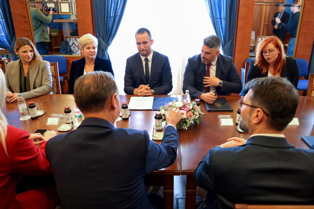 Predsjednik Hrvatskog sabora Gordan Jandroković obišao manifestaciju „Pijat na Pijaci“