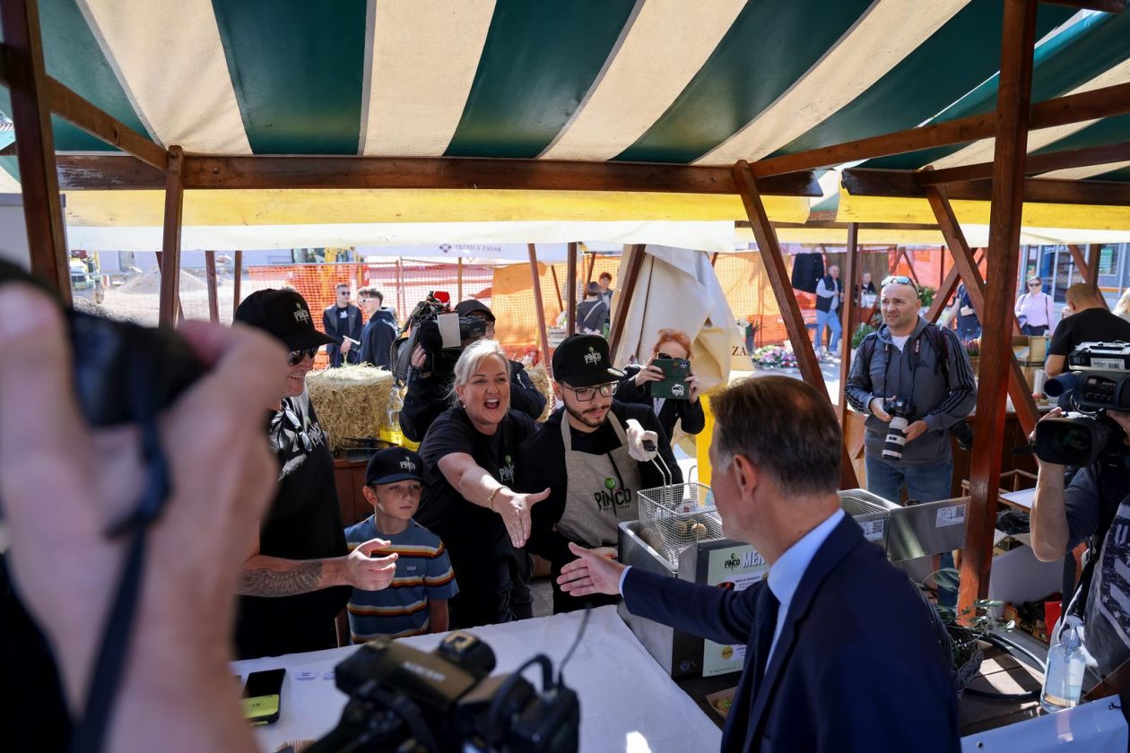 Predsjednik Hrvatskog sabora Gordan Jandroković obišao manifestaciju „Pijat na Pijaci“