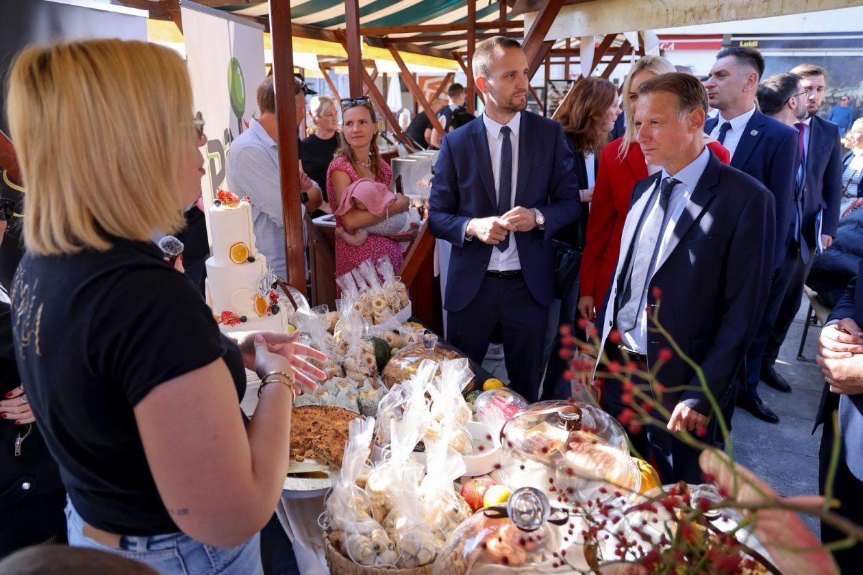 Predsjednik Hrvatskog sabora Gordan Jandroković obišao manifestaciju „Pijat na Pijaci“