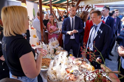 Predsjednik Hrvatskog sabora Gordan Jandroković obišao manifestaciju „Pijat na Pijaci“