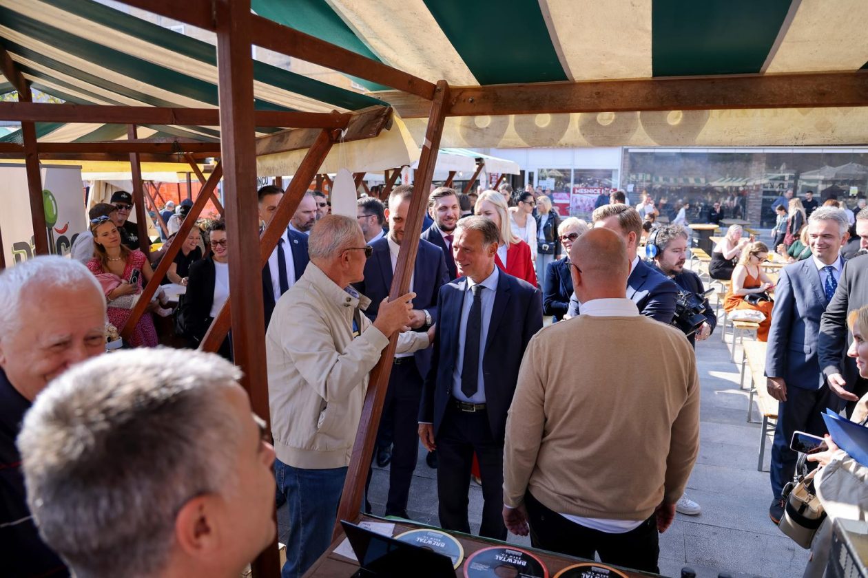 Predsjednik Hrvatskog sabora Gordan Jandroković obišao manifestaciju „Pijat na Pijaci“