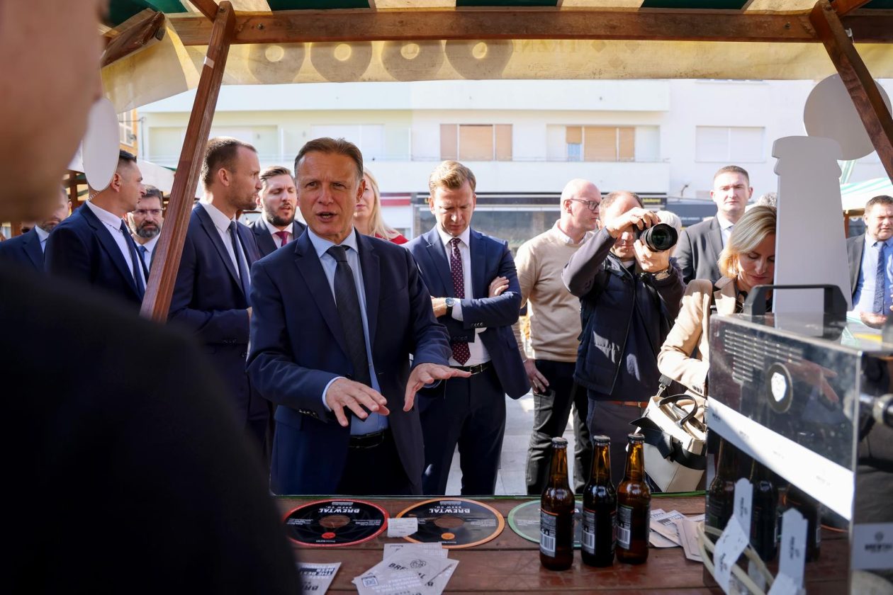 Predsjednik Hrvatskog sabora Gordan Jandroković obišao manifestaciju „Pijat na Pijaci“
