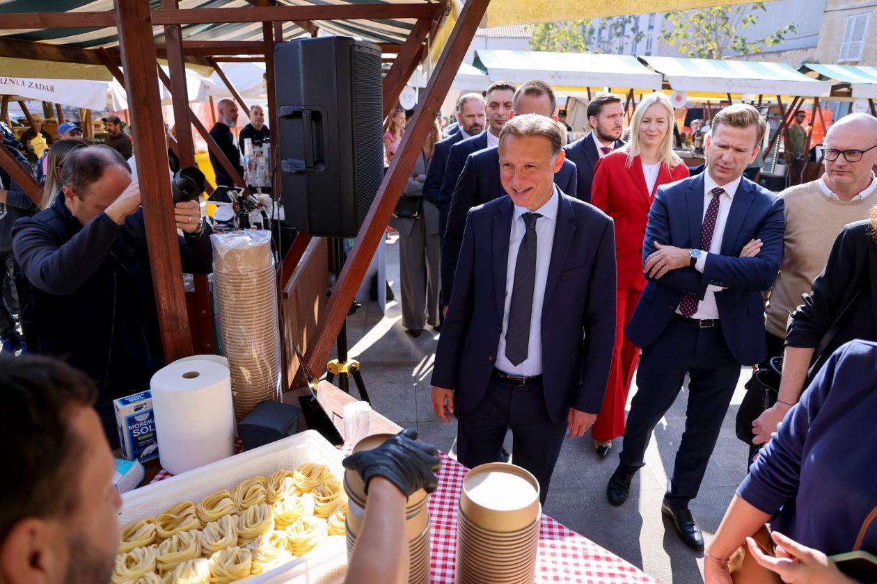 Predsjednik Hrvatskog sabora Gordan Jandroković obišao manifestaciju „Pijat na Pijaci“
