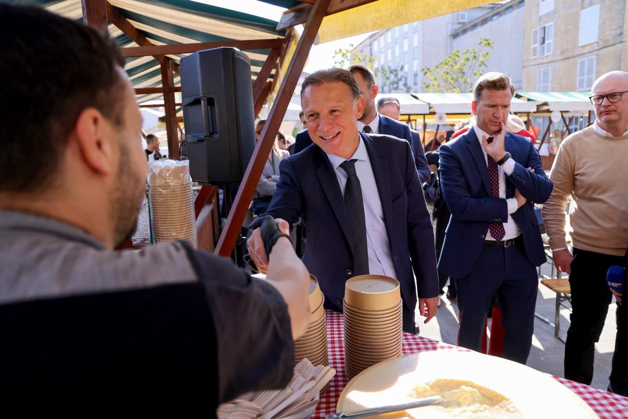 Predsjednik Hrvatskog sabora Gordan Jandroković obišao manifestaciju „Pijat na Pijaci“