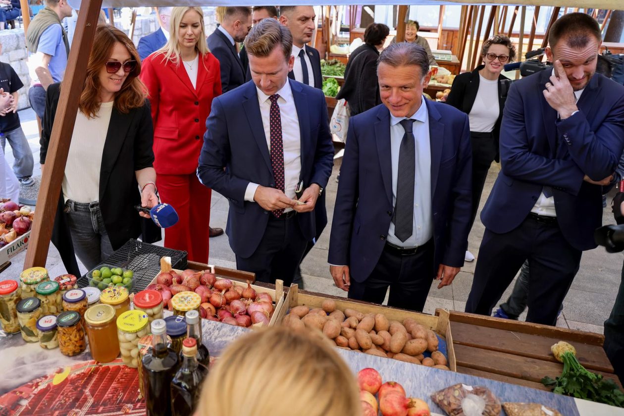 Predsjednik Hrvatskog sabora Gordan Jandroković obišao manifestaciju „Pijat na Pijaci“