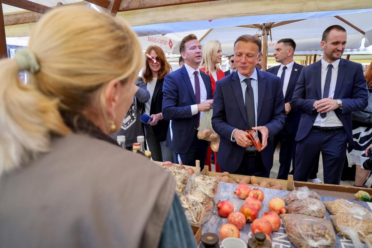 Predsjednik Hrvatskog sabora Gordan Jandroković obišao manifestaciju „Pijat na Pijaci“