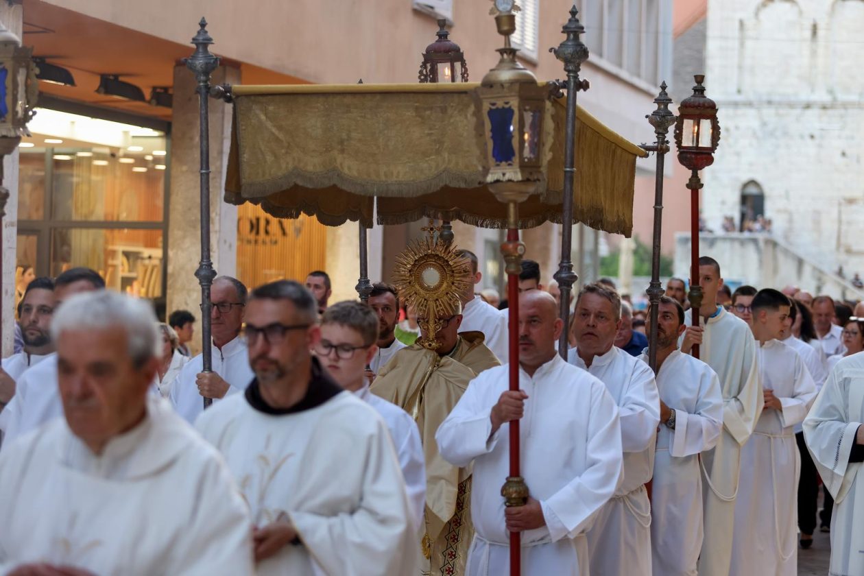 Zadar: Misno slavlje i procesija na svetkovinu Tijelova
