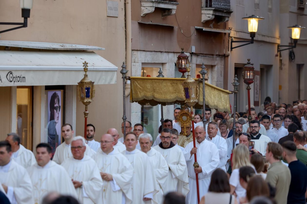 Zadar: Misno slavlje i procesija na svetkovinu Tijelova