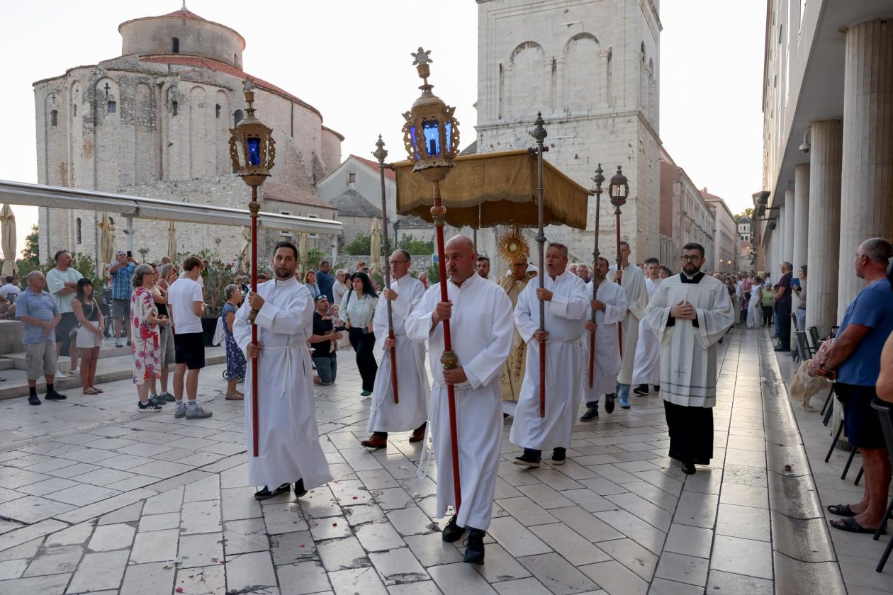 Zadar: Misno slavlje i procesija na svetkovinu Tijelova