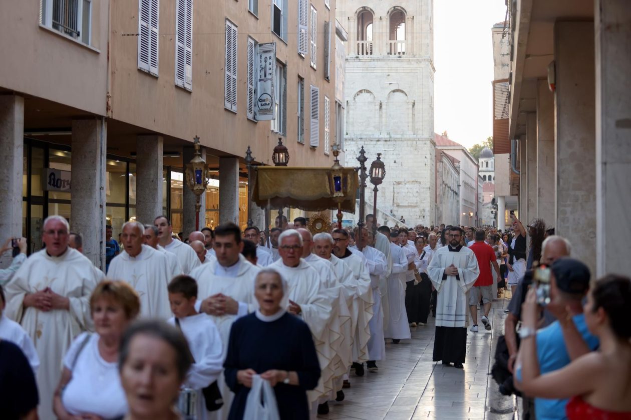 Zadar: Misno slavlje i procesija na svetkovinu Tijelova