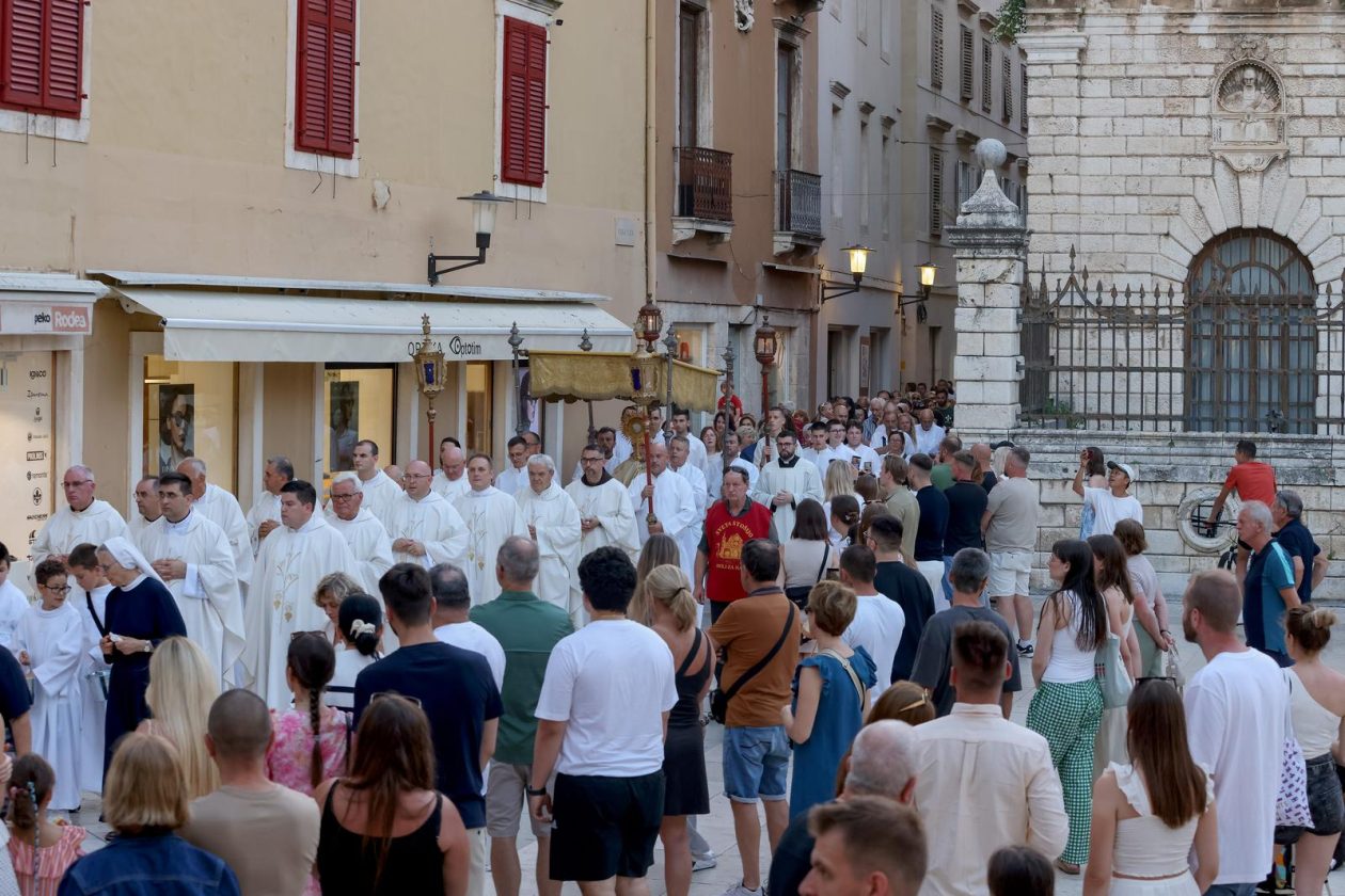 Zadar: Misno slavlje i procesija na svetkovinu Tijelova