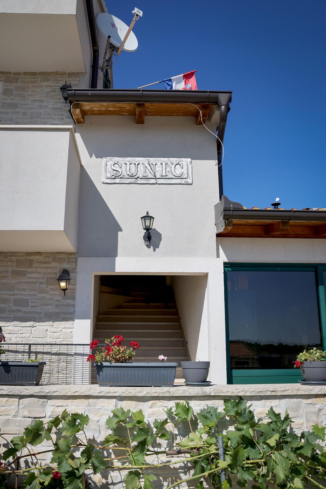 Mlada nada Stipe Šunić iz Rodaljice nedaleko od Benkovca živi za svoj agroturizam “Srce Bukovice”