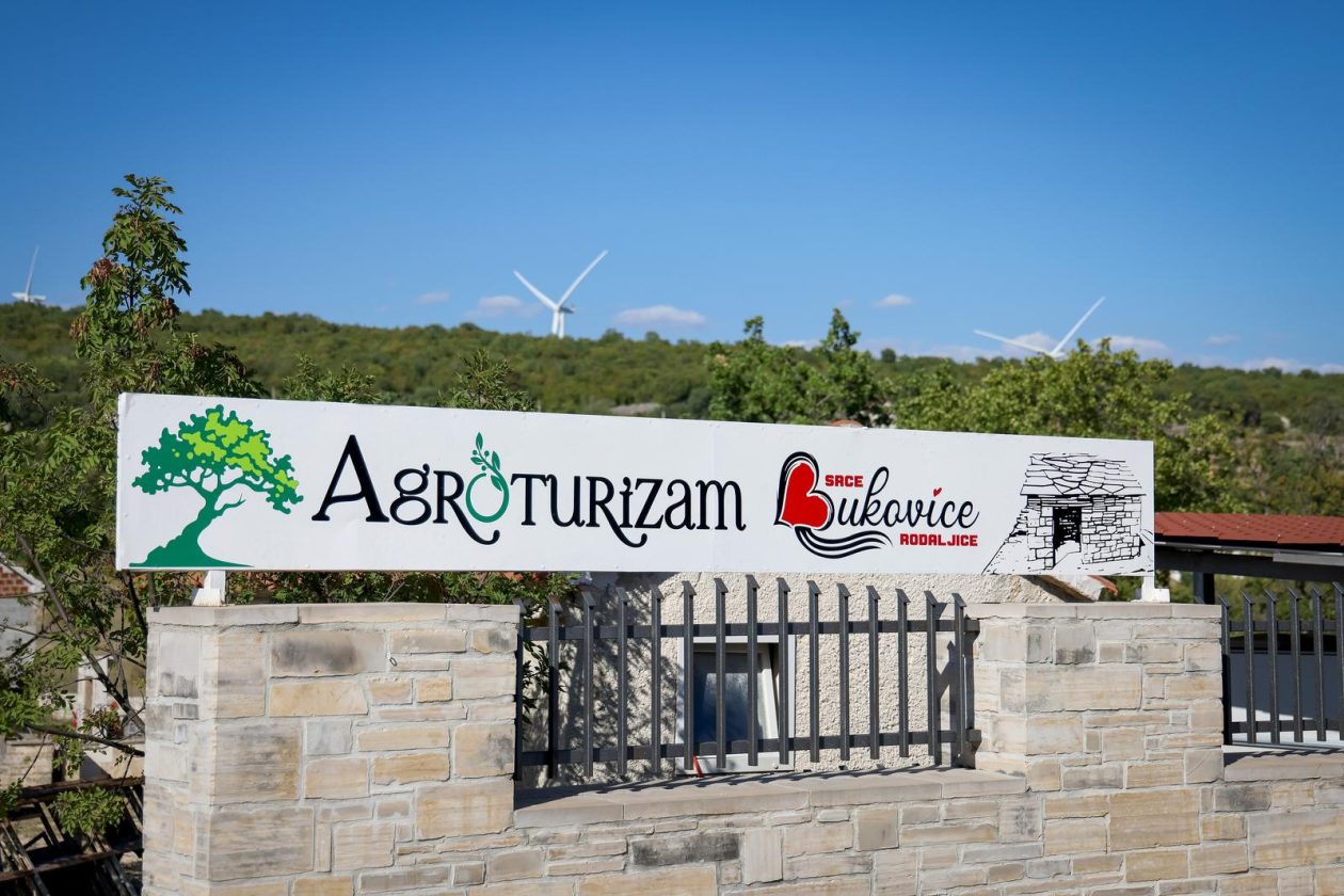 Mlada nada Stipe Šunić iz Rodaljice nedaleko od Benkovca živi za svoj agroturizam “Srce Bukovice”