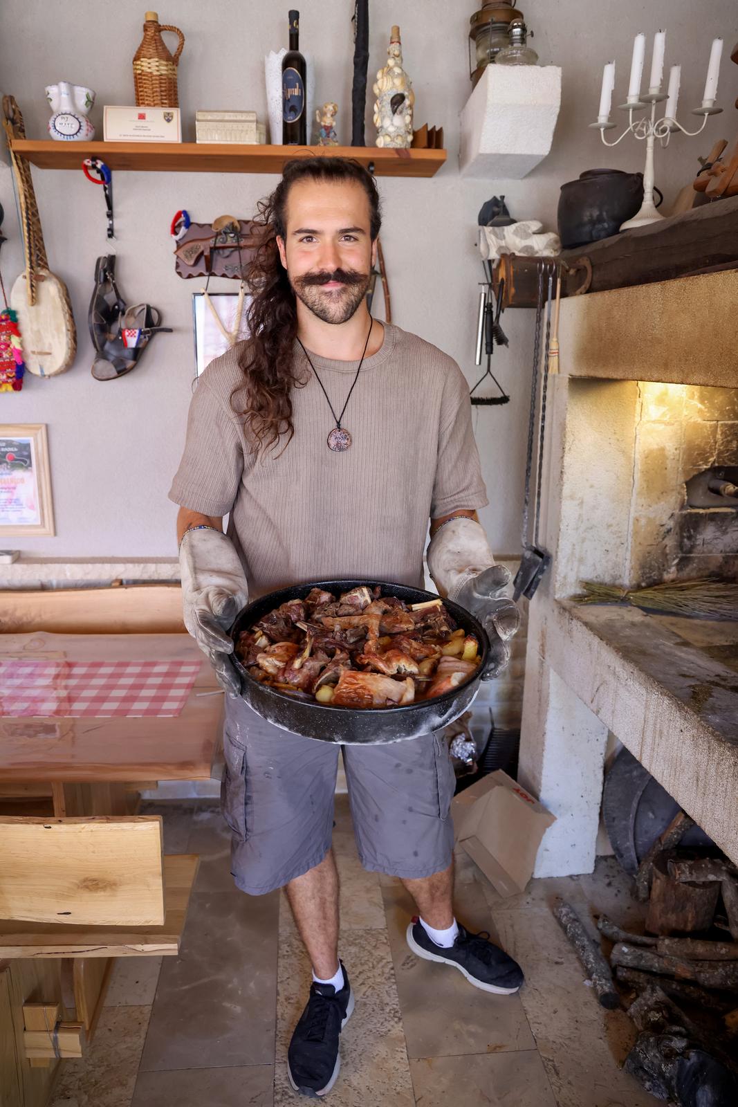 Mlada nada Stipe Šunić iz Rodaljice nedaleko od Benkovca živi za svoj agroturizam “Srce Bukovice”