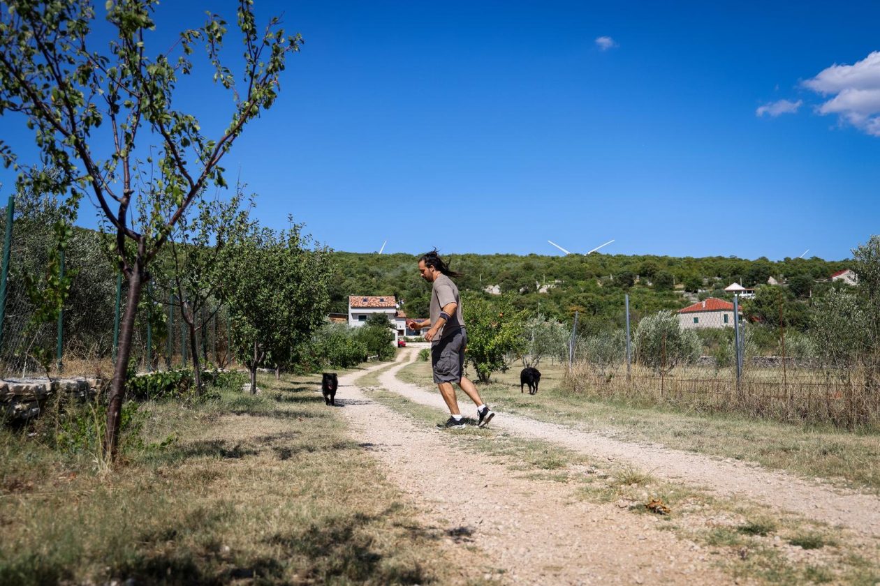 Mlada nada Stipe Šunić iz Rodaljice nedaleko od Benkovca živi za svoj agroturizam “Srce Bukovice”