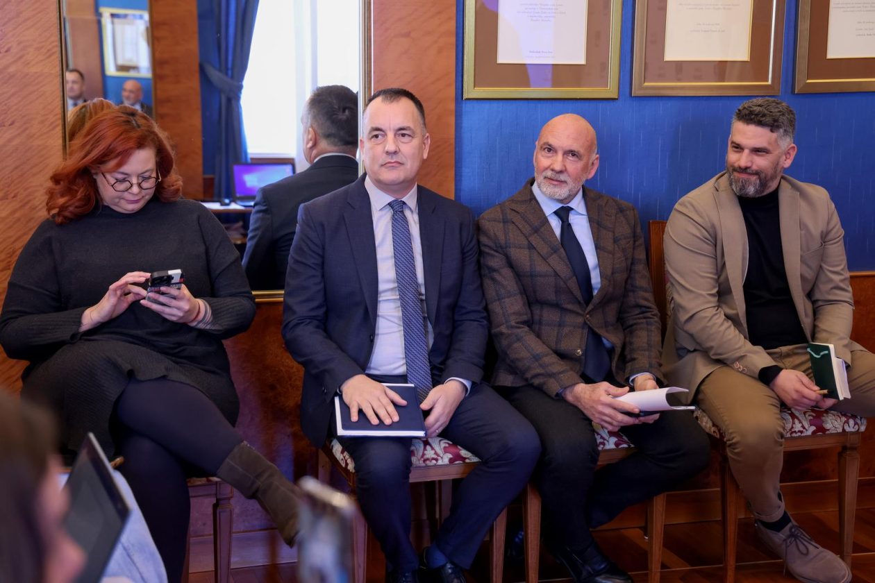 Zadar: Konferencija za novinare u Maloj vijećnici Grada Zadra